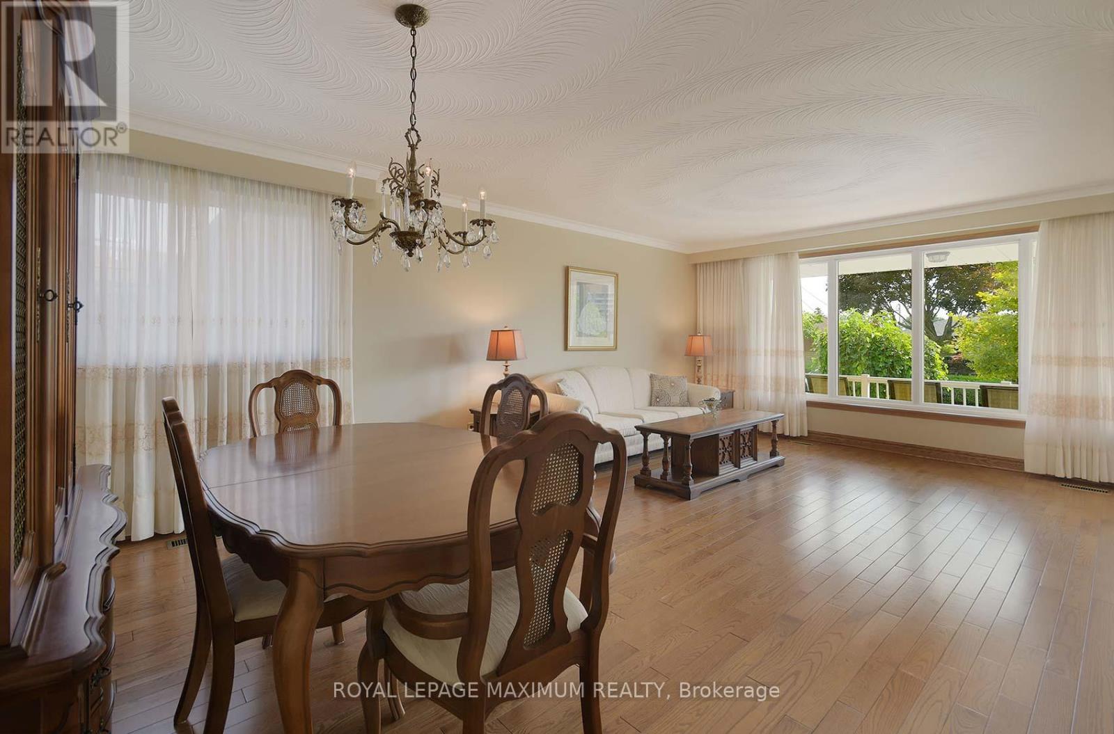 10 Gatesgill Crescent, Toronto, Ontario  M3M 1X9 - Photo 16 - W12418346