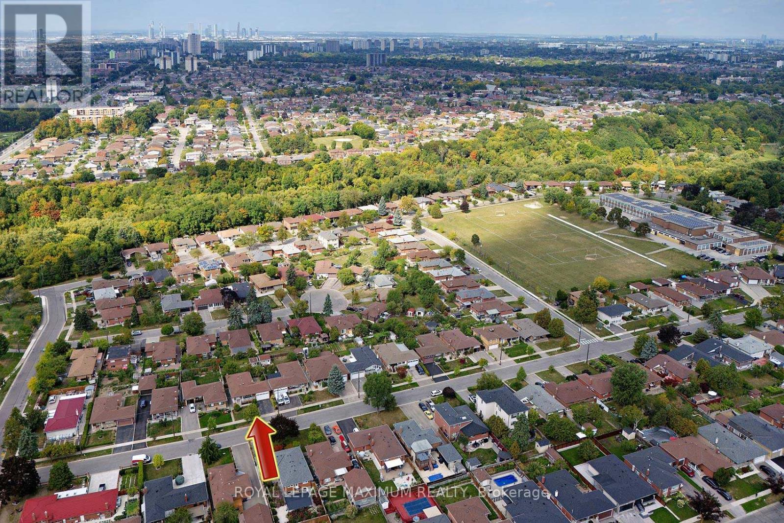 10 Gatesgill Crescent, Toronto, Ontario  M3M 1X9 - Photo 2 - W12418346