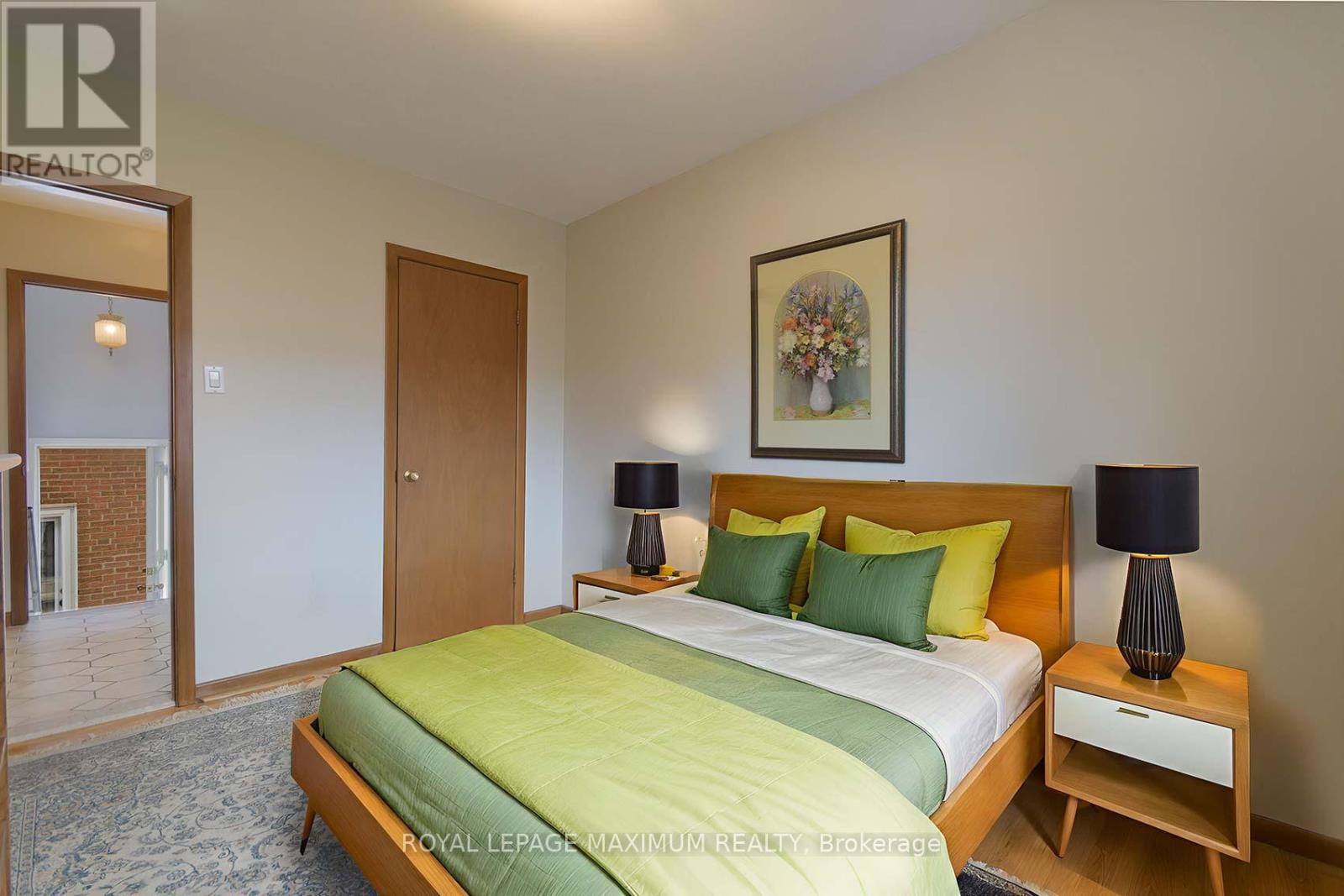 10 Gatesgill Crescent, Toronto, Ontario  M3M 1X9 - Photo 22 - W12418346