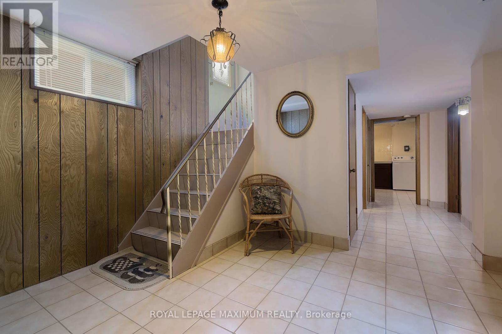 10 Gatesgill Crescent, Toronto, Ontario  M3M 1X9 - Photo 26 - W12418346