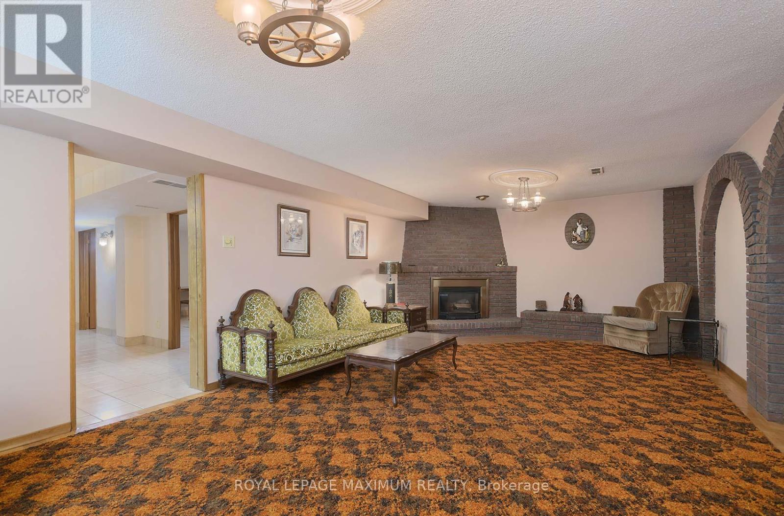 10 Gatesgill Crescent, Toronto, Ontario  M3M 1X9 - Photo 27 - W12418346
