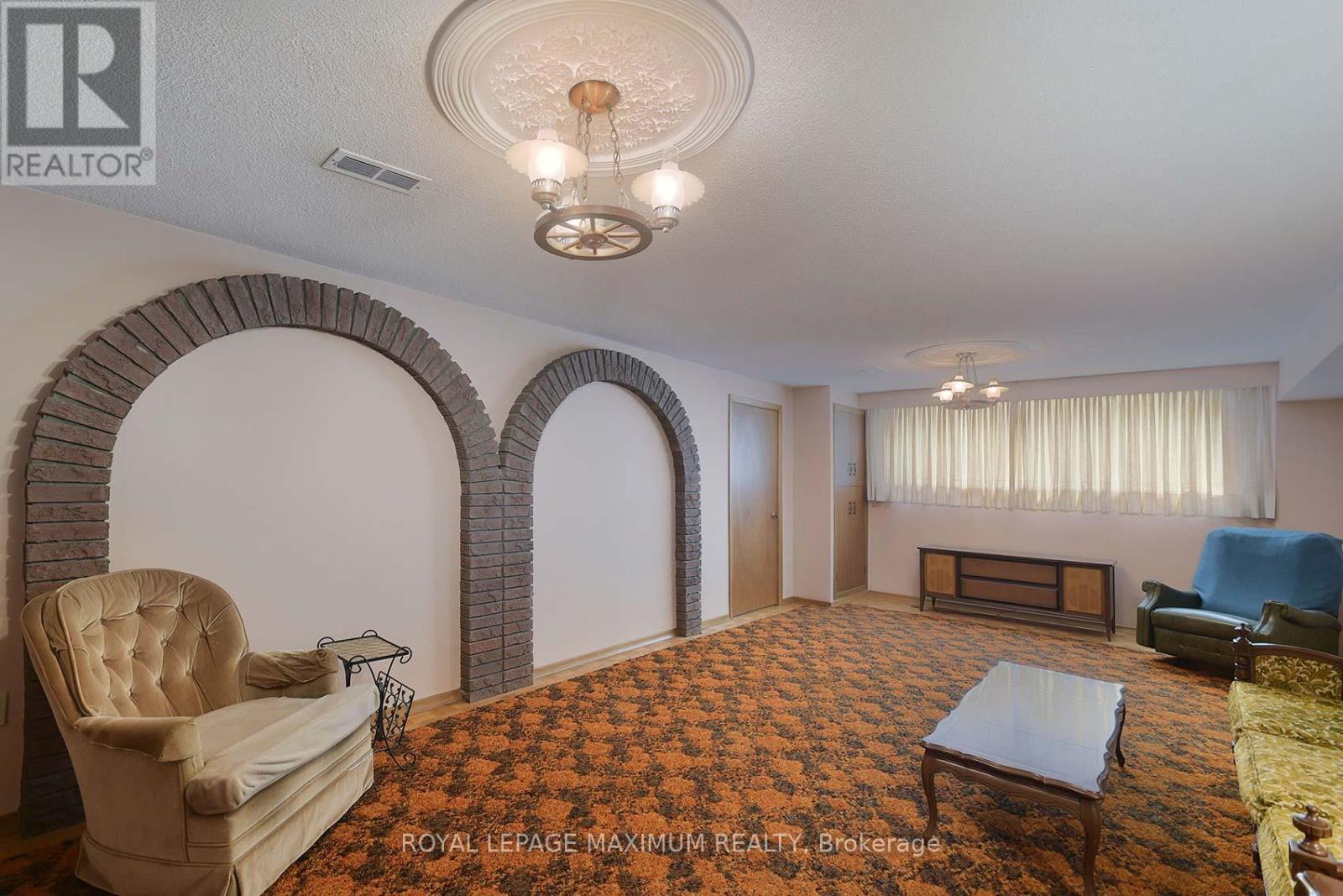 10 Gatesgill Crescent, Toronto, Ontario  M3M 1X9 - Photo 28 - W12418346
