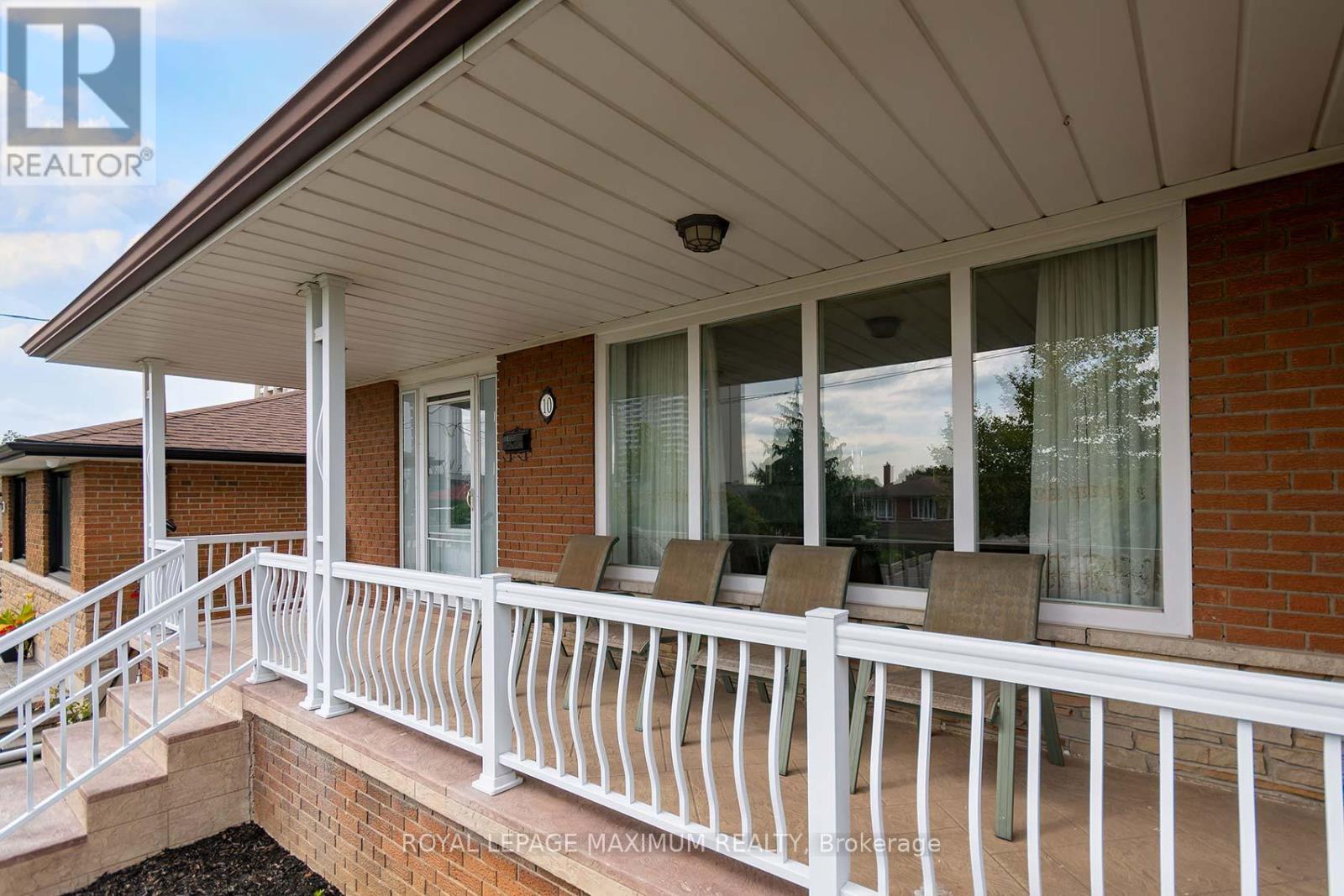 10 Gatesgill Crescent, Toronto, Ontario  M3M 1X9 - Photo 3 - W12418346