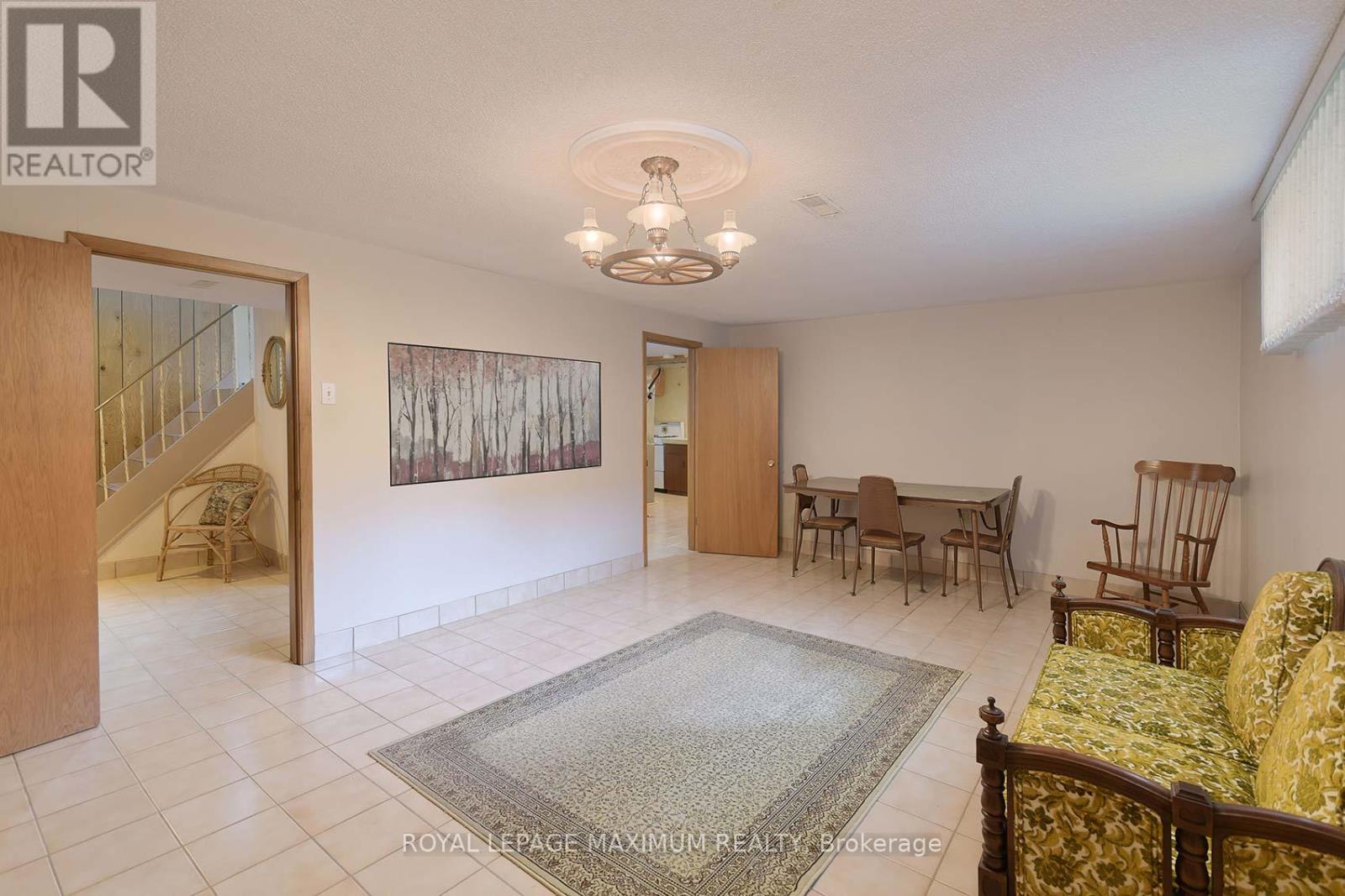 10 Gatesgill Crescent, Toronto, Ontario  M3M 1X9 - Photo 30 - W12418346