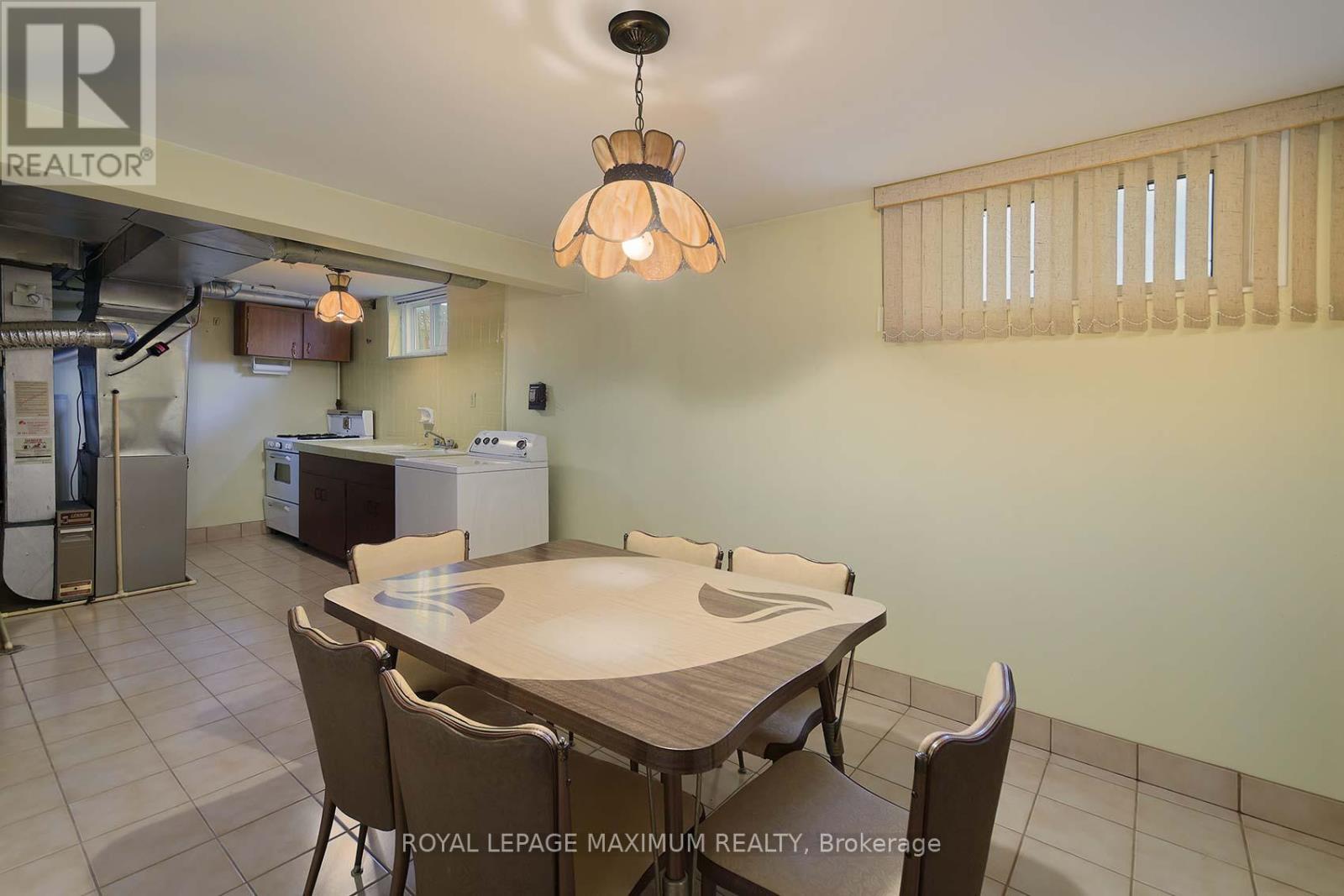 10 Gatesgill Crescent, Toronto, Ontario  M3M 1X9 - Photo 32 - W12418346
