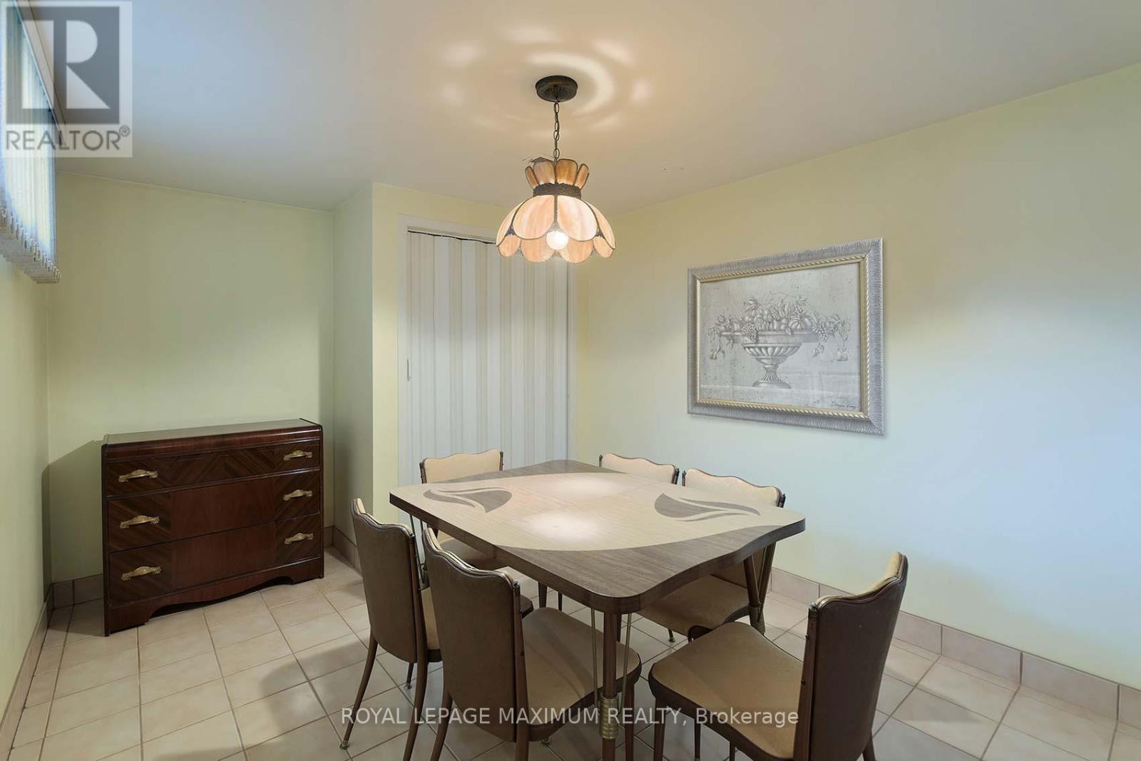 10 Gatesgill Crescent, Toronto, Ontario  M3M 1X9 - Photo 33 - W12418346