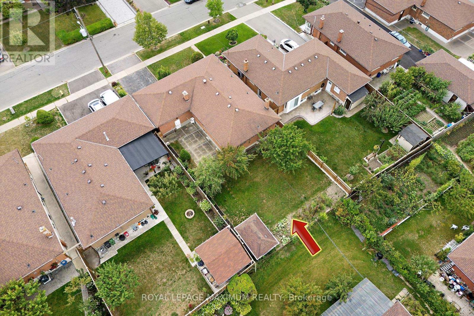 10 Gatesgill Crescent, Toronto, Ontario  M3M 1X9 - Photo 45 - W12418346