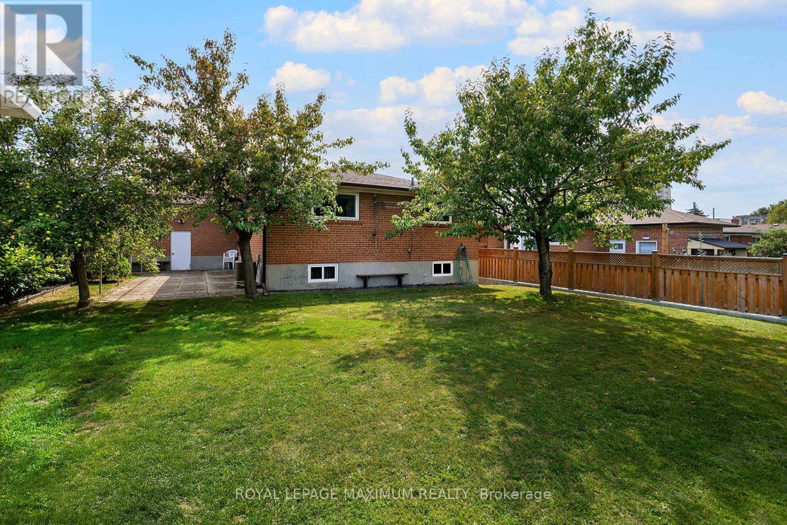 10 Gatesgill Crescent, Toronto, Ontario  M3M 1X9 - Photo 46 - W12418346