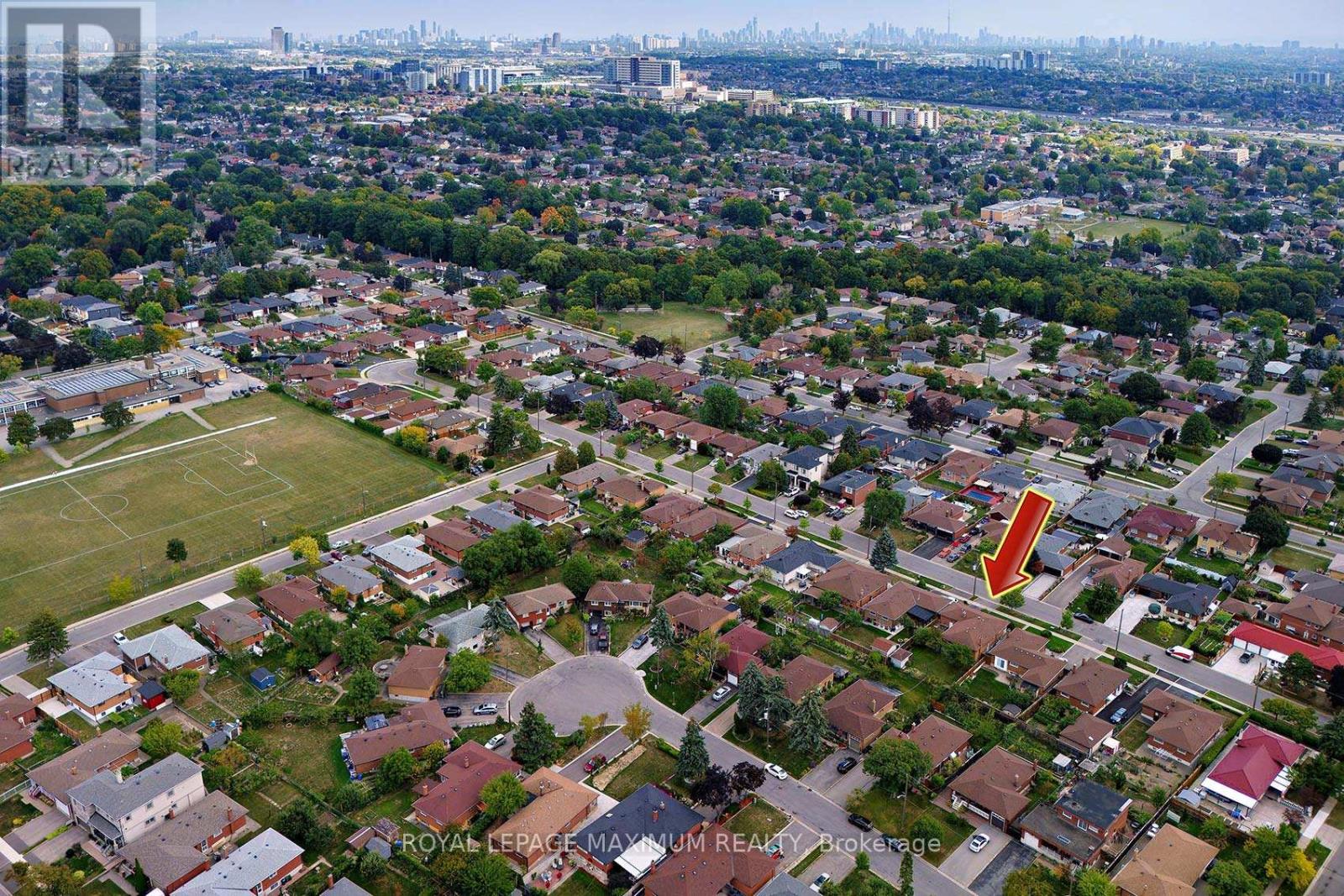10 Gatesgill Crescent, Toronto, Ontario  M3M 1X9 - Photo 48 - W12418346