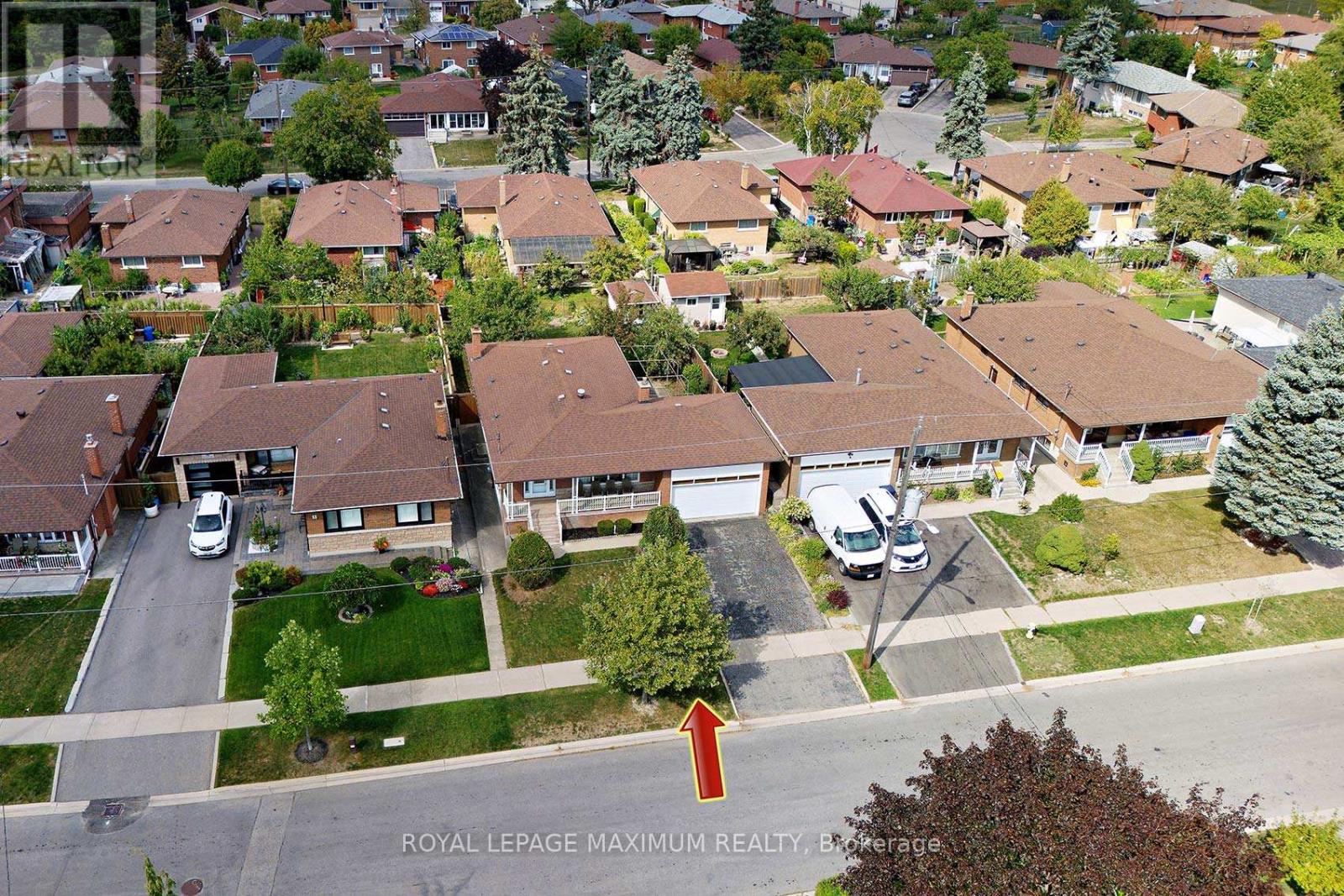 10 Gatesgill Crescent, Toronto, Ontario  M3M 1X9 - Photo 5 - W12418346