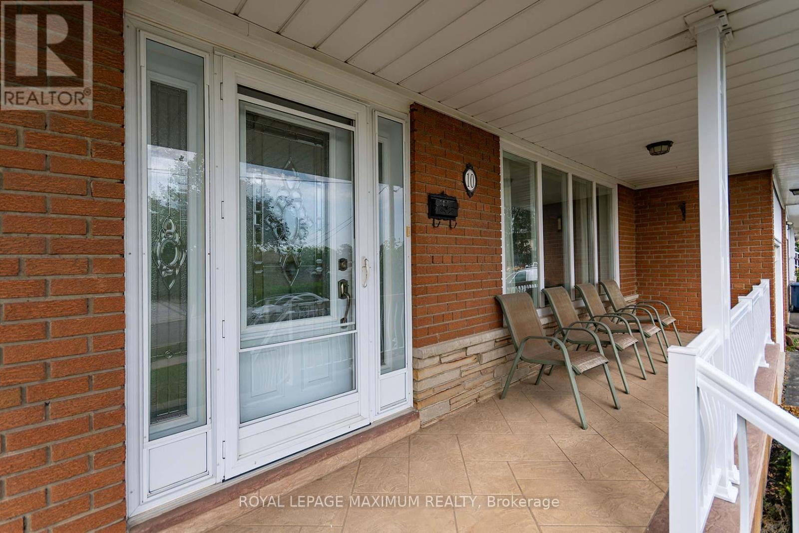 10 Gatesgill Crescent, Toronto, Ontario  M3M 1X9 - Photo 6 - W12418346