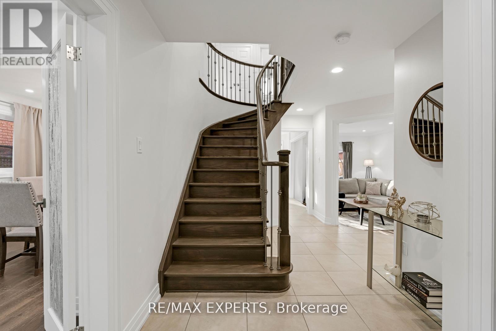 36 Berrydown Drive, Caledon, Ontario  L7E 1P9 - Photo 10 - W12418392