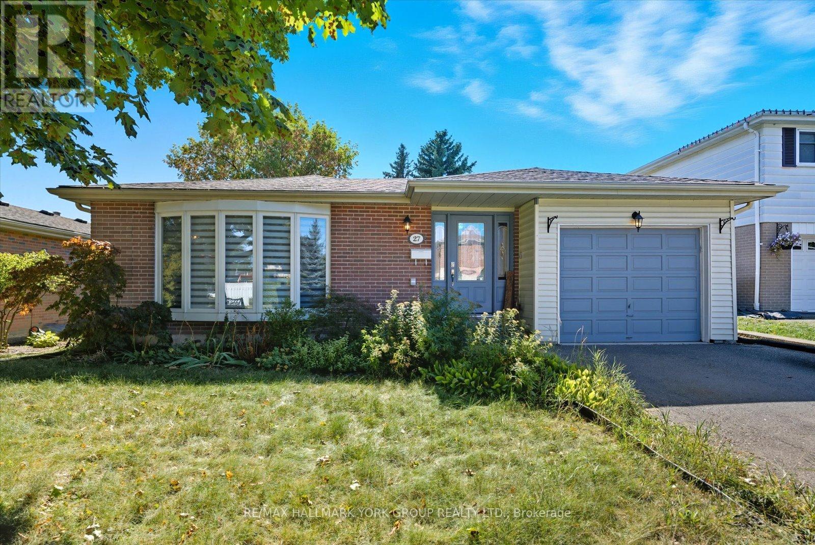 27 Bromley Crescent, Brampton, Ontario  L6T 1Z2 - Photo 1 - W12418399