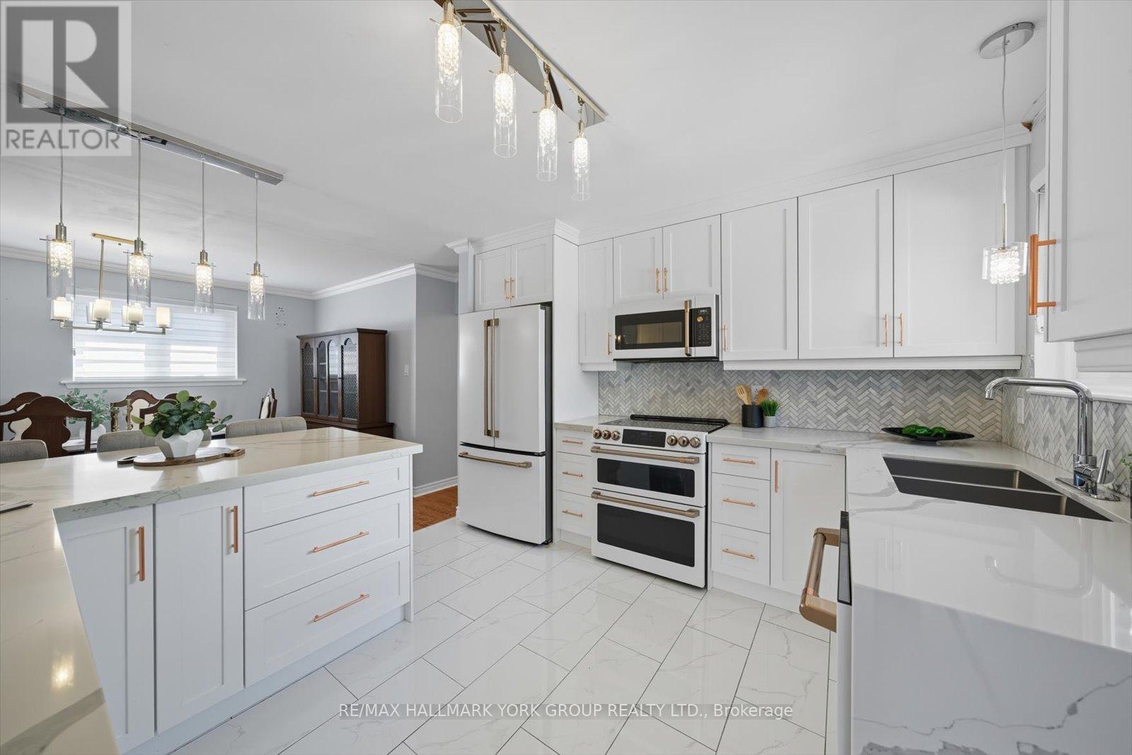 27 Bromley Crescent, Brampton, Ontario  L6T 1Z2 - Photo 14 - W12418399