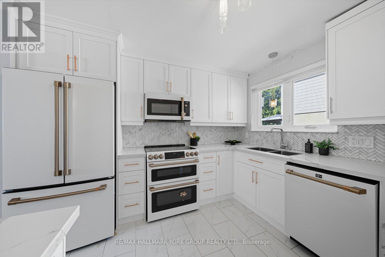 27 Bromley Crescent, Brampton, Ontario  L6T 1Z2 - Photo 15 - W12418399