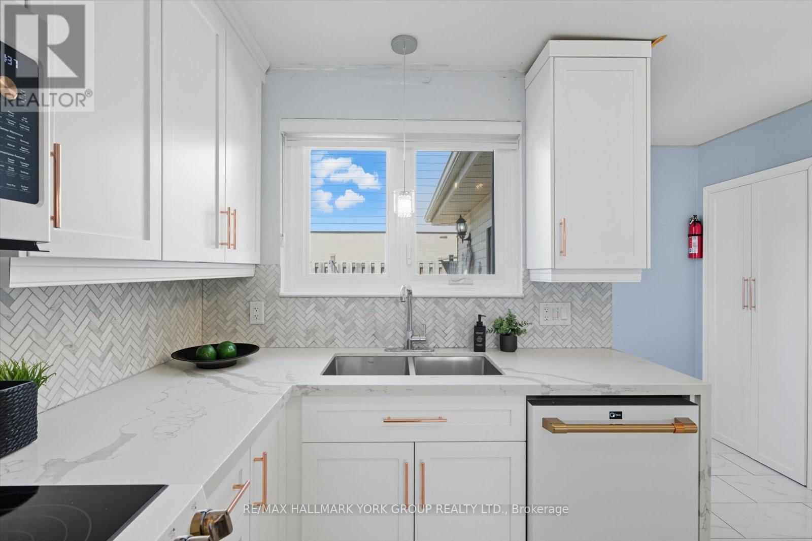 27 Bromley Crescent, Brampton, Ontario  L6T 1Z2 - Photo 16 - W12418399