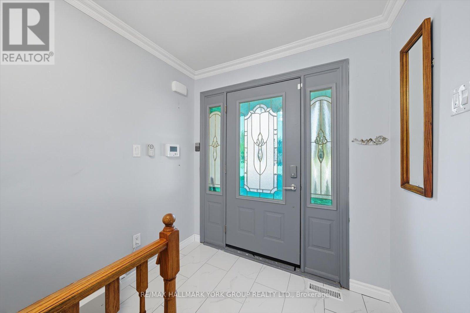 27 Bromley Crescent, Brampton, Ontario  L6T 1Z2 - Photo 4 - W12418399