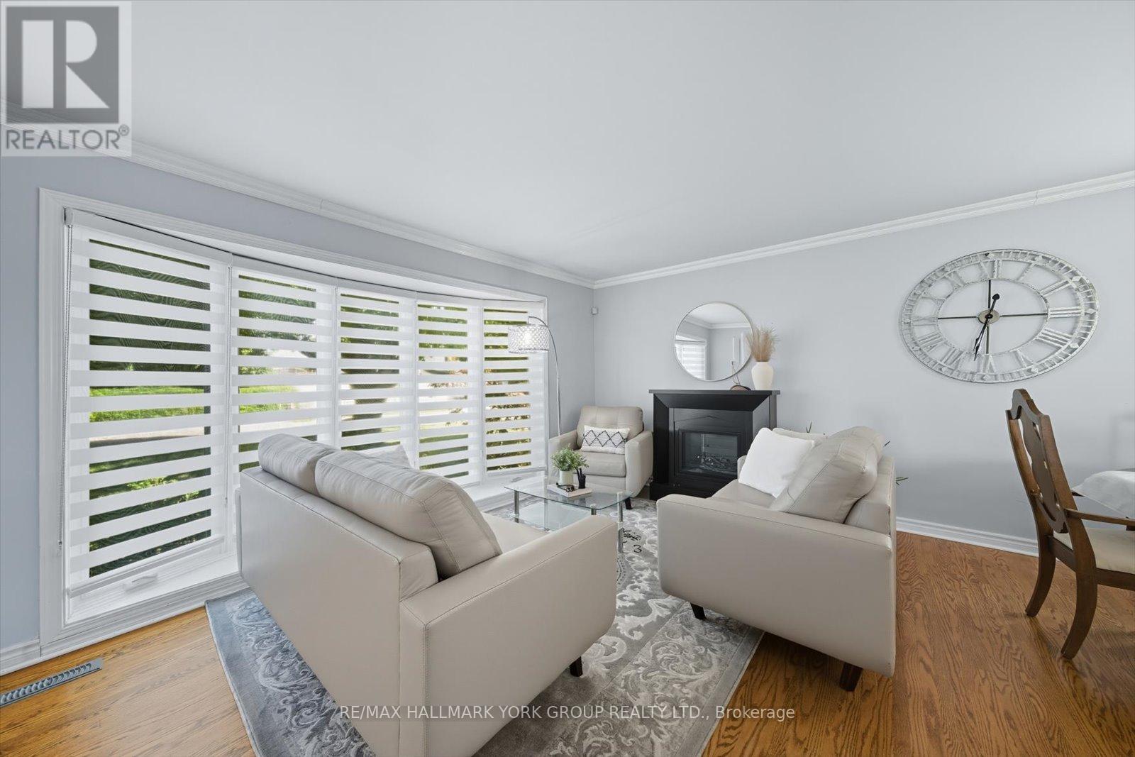 27 Bromley Crescent, Brampton, Ontario  L6T 1Z2 - Photo 6 - W12418399