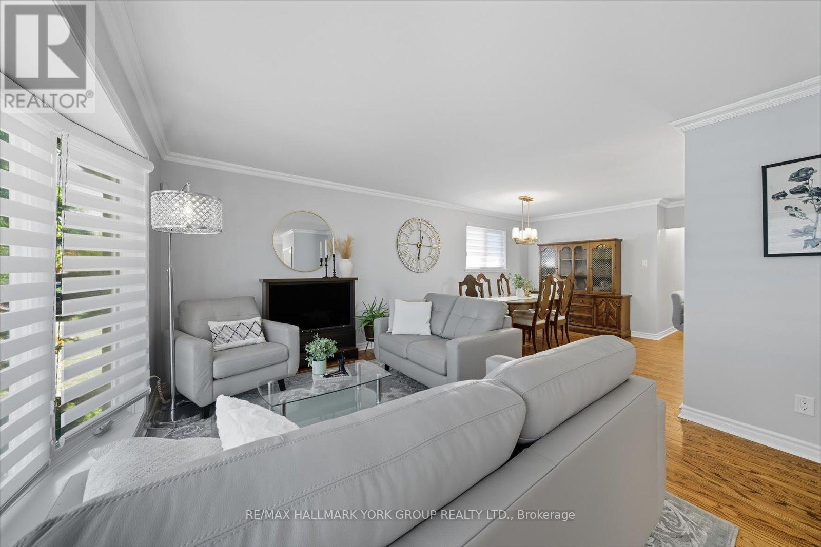 27 Bromley Crescent, Brampton, Ontario  L6T 1Z2 - Photo 7 - W12418399