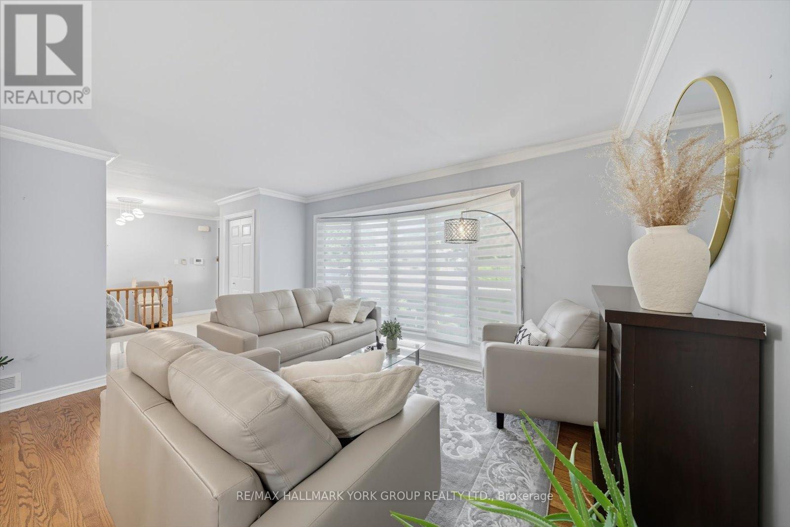 27 Bromley Crescent, Brampton, Ontario  L6T 1Z2 - Photo 8 - W12418399