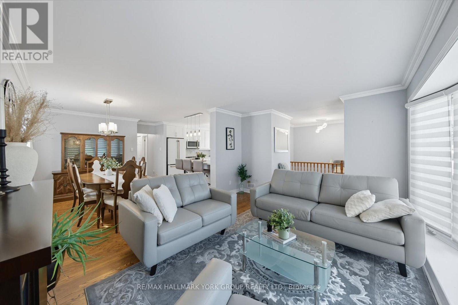 27 Bromley Crescent, Brampton, Ontario  L6T 1Z2 - Photo 9 - W12418399