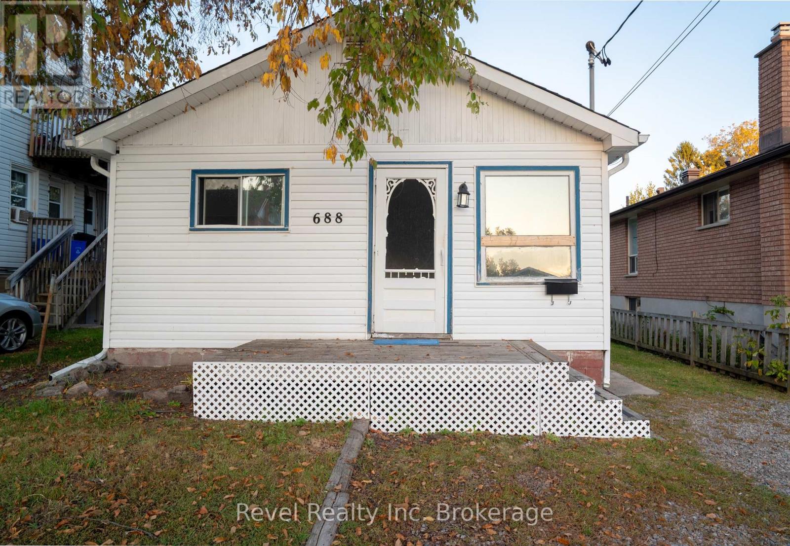 688 DOUGLAS STREET, North Bay, Ontario