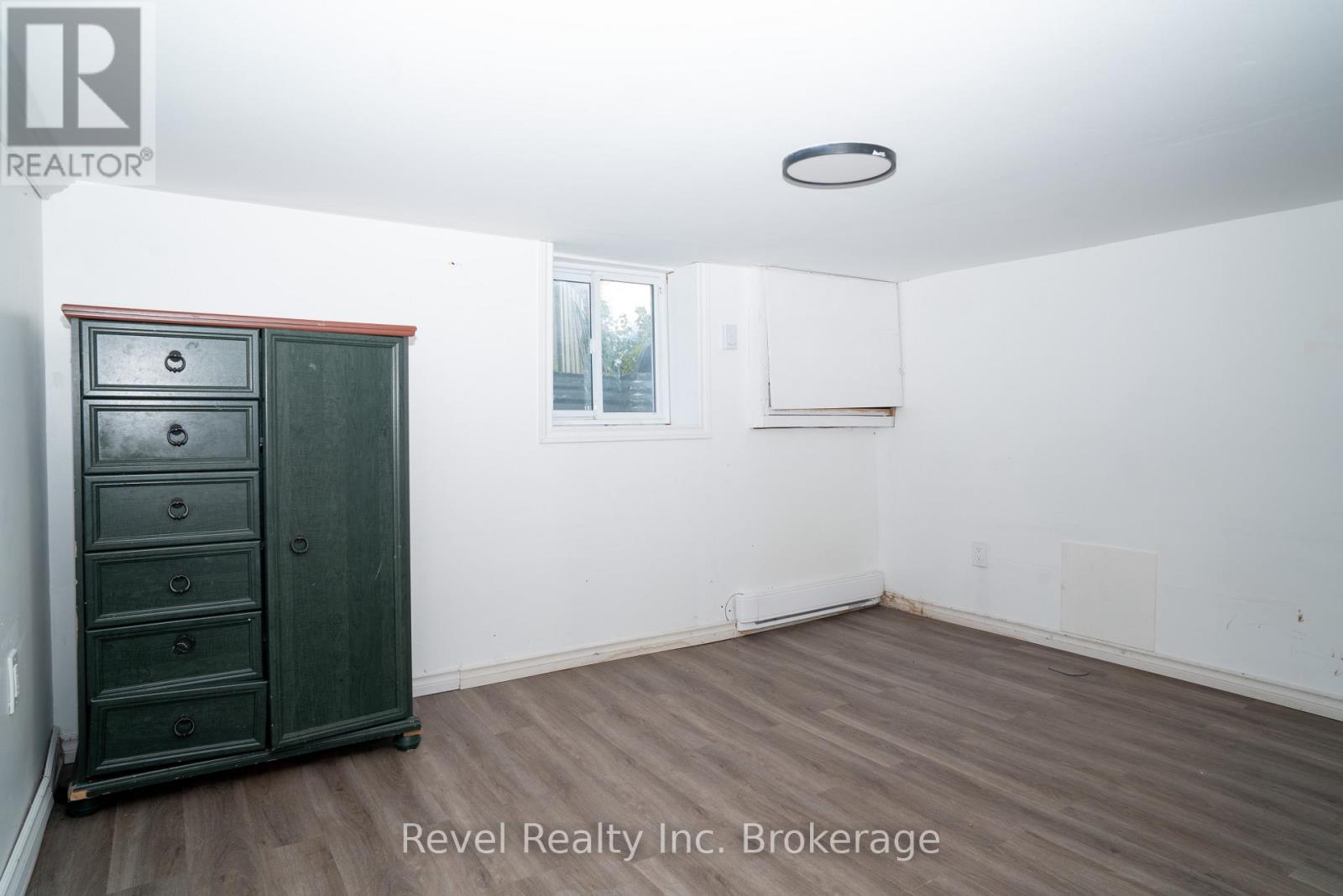 688 Douglas Street, North Bay, Ontario  P1B 5N8 - Photo 12 - X12418589