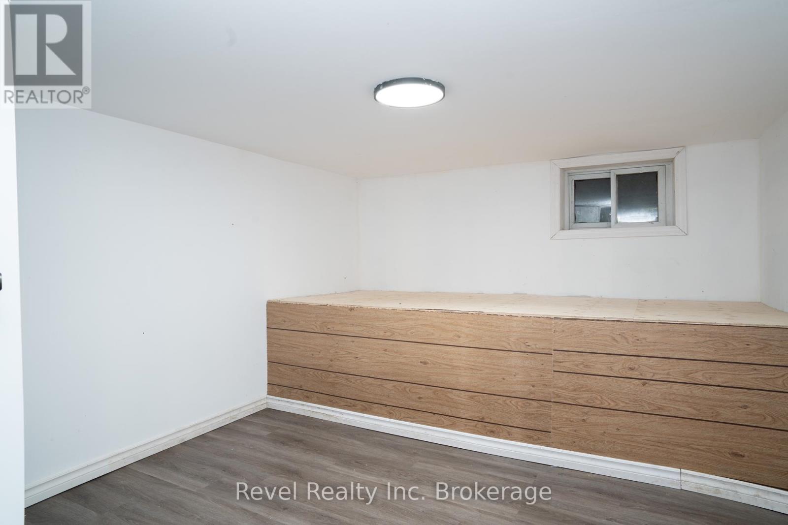 688 Douglas Street, North Bay, Ontario  P1B 5N8 - Photo 14 - X12418589