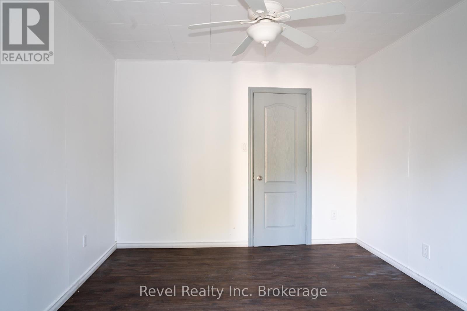 688 Douglas Street, North Bay, Ontario  P1B 5N8 - Photo 6 - X12418589