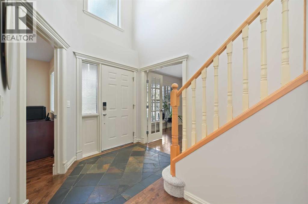 41 Strathridge Crescent Sw, Calgary, Alberta  T3H 3R9 - Photo 2 - A2256672