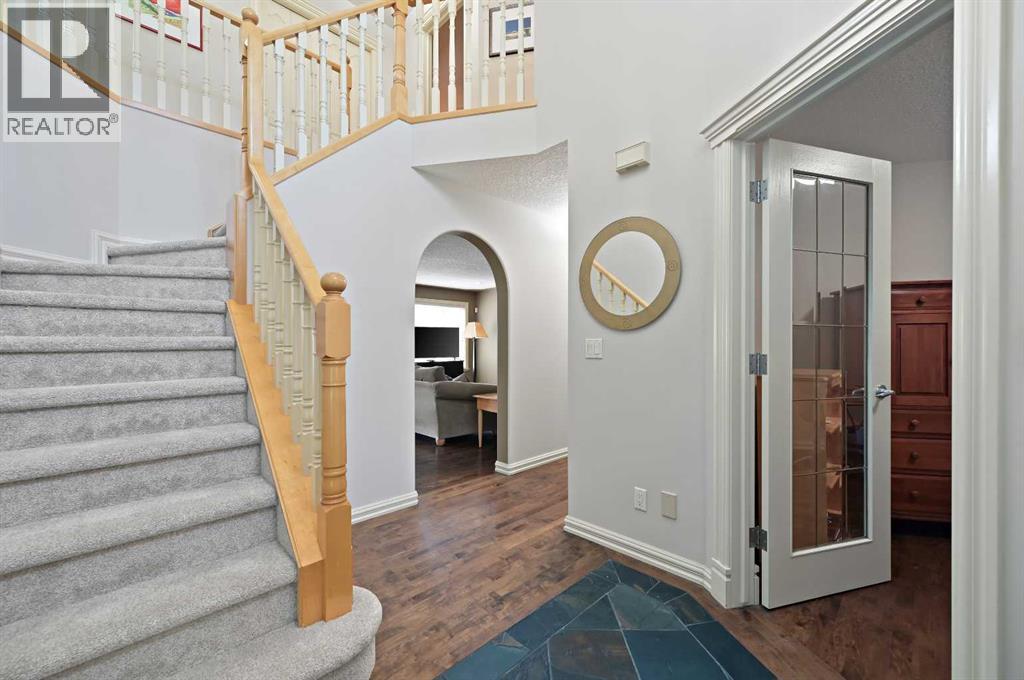 41 Strathridge Crescent Sw, Calgary, Alberta  T3H 3R9 - Photo 3 - A2256672
