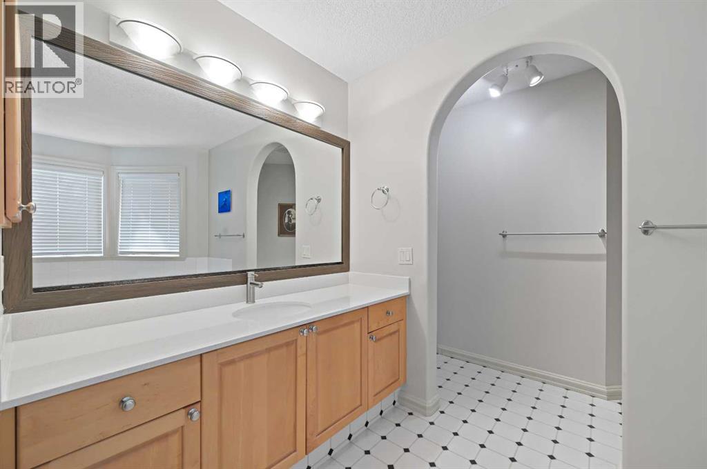41 Strathridge Crescent Sw, Calgary, Alberta  T3H 3R9 - Photo 25 - A2256672