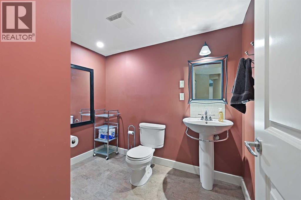 41 Strathridge Crescent Sw, Calgary, Alberta  T3H 3R9 - Photo 37 - A2256672