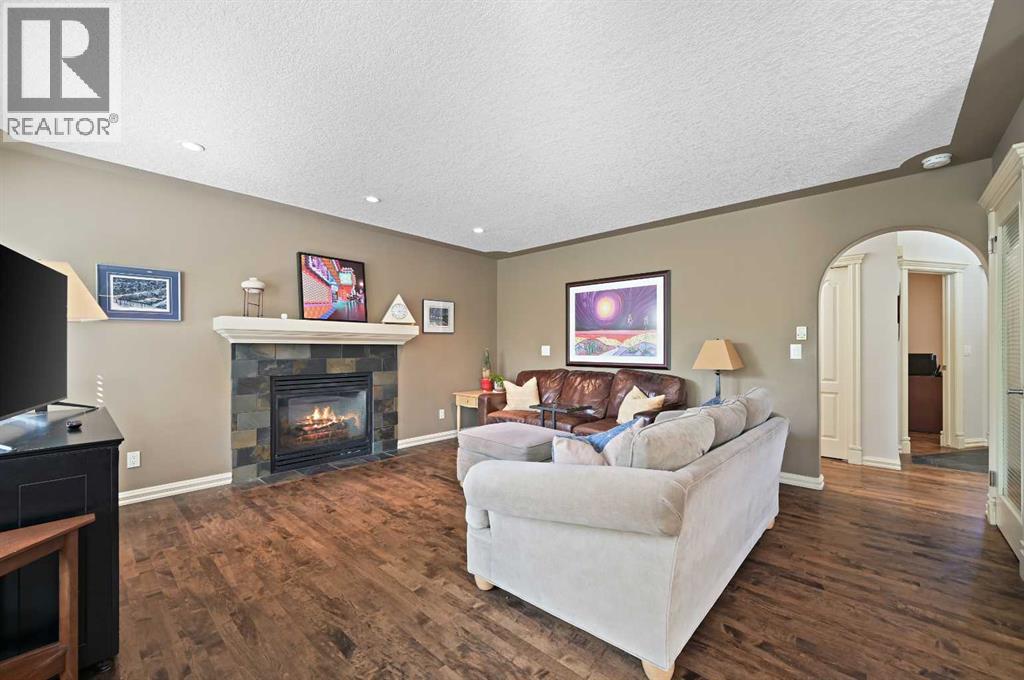 41 Strathridge Crescent Sw, Calgary, Alberta  T3H 3R9 - Photo 5 - A2256672