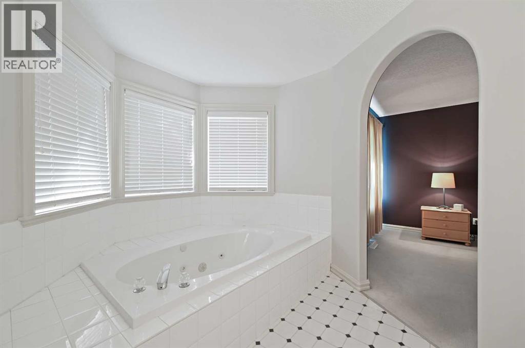 41 Strathridge Crescent Sw, Calgary, Alberta  T3H 3R9 - Photo 26 - A2256672