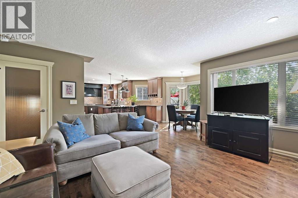 41 Strathridge Crescent Sw, Calgary, Alberta  T3H 3R9 - Photo 7 - A2256672