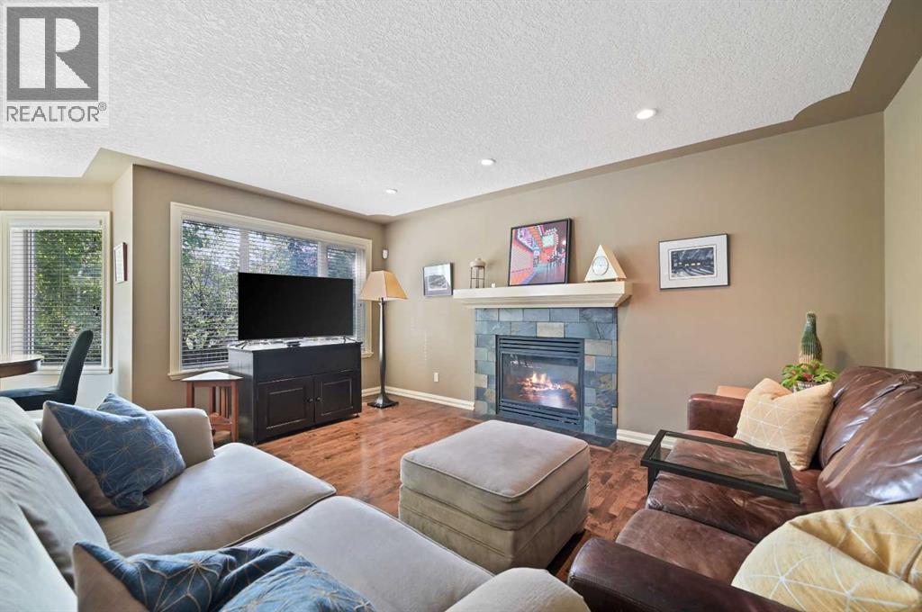 41 Strathridge Crescent Sw, Calgary, Alberta  T3H 3R9 - Photo 4 - A2256672