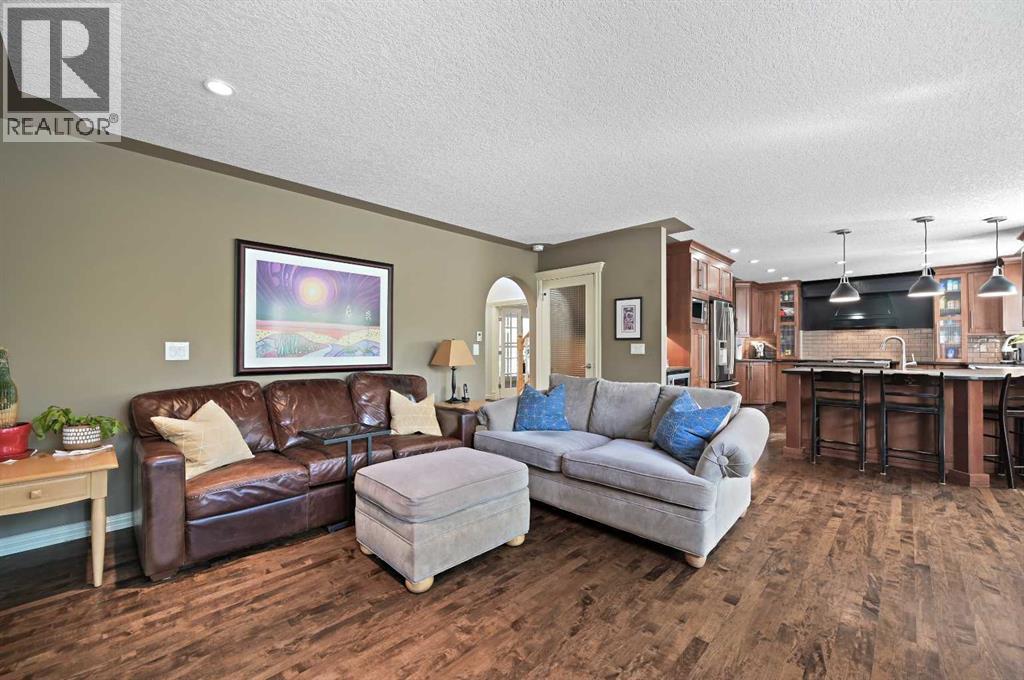 41 Strathridge Crescent Sw, Calgary, Alberta  T3H 3R9 - Photo 6 - A2256672