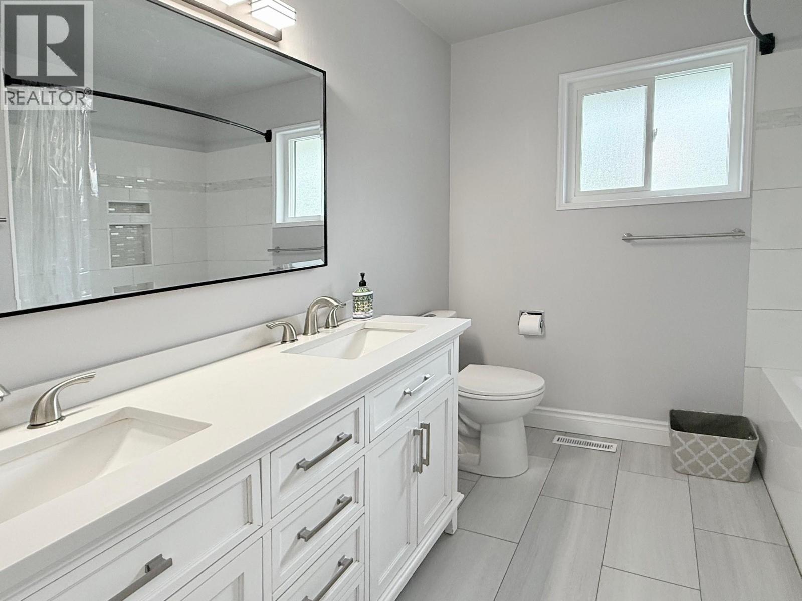 2211 West Bench Drive, Penticton, British Columbia  V2A 8Z8 - Photo 11 - 10339823