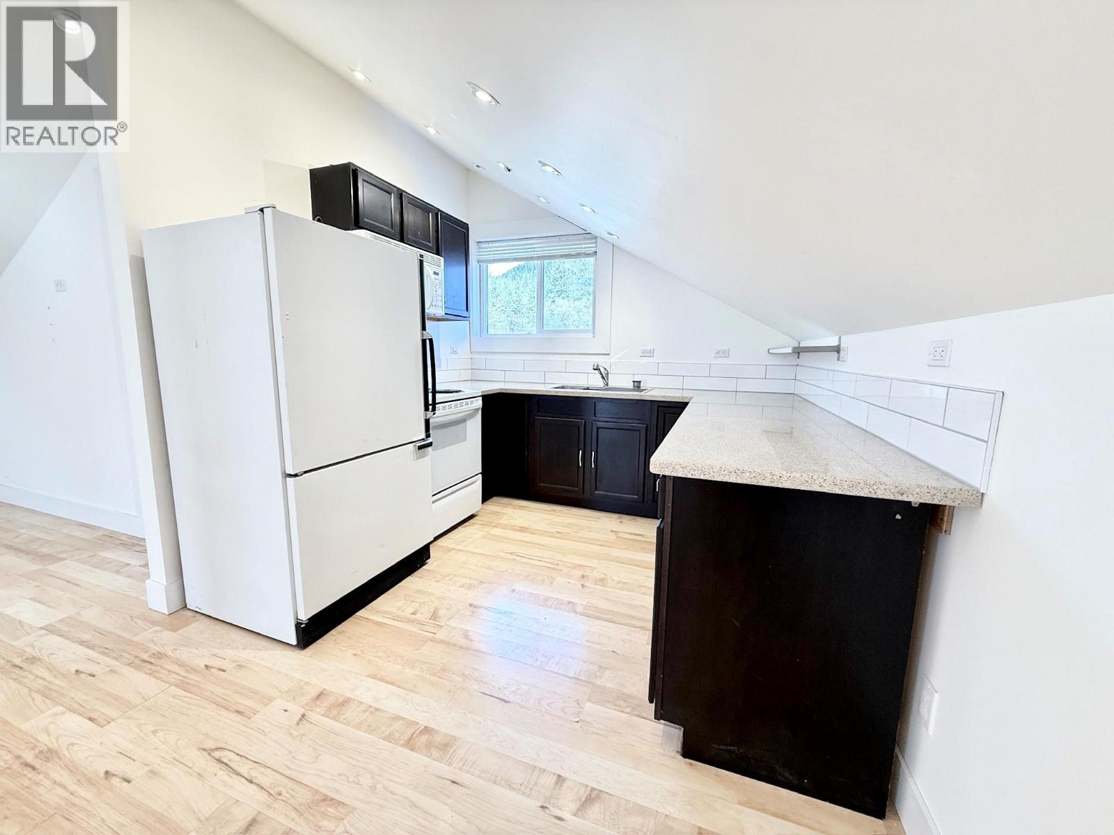 2211 West Bench Drive, Penticton, British Columbia  V2A 8Z8 - Photo 33 - 10339823