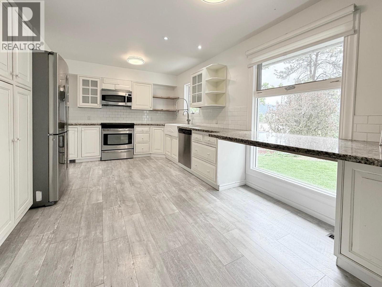 2211 West Bench Drive, Penticton, British Columbia  V2A 8Z8 - Photo 6 - 10339823