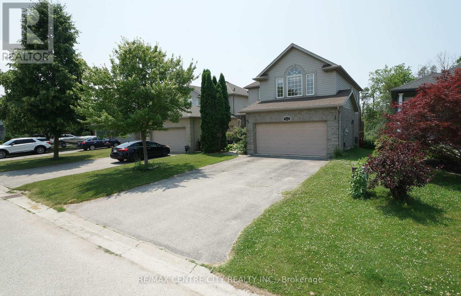 742 Marigold Street Sw, London North, Ontario  N5X 4J3 - Photo 2 - X12418703