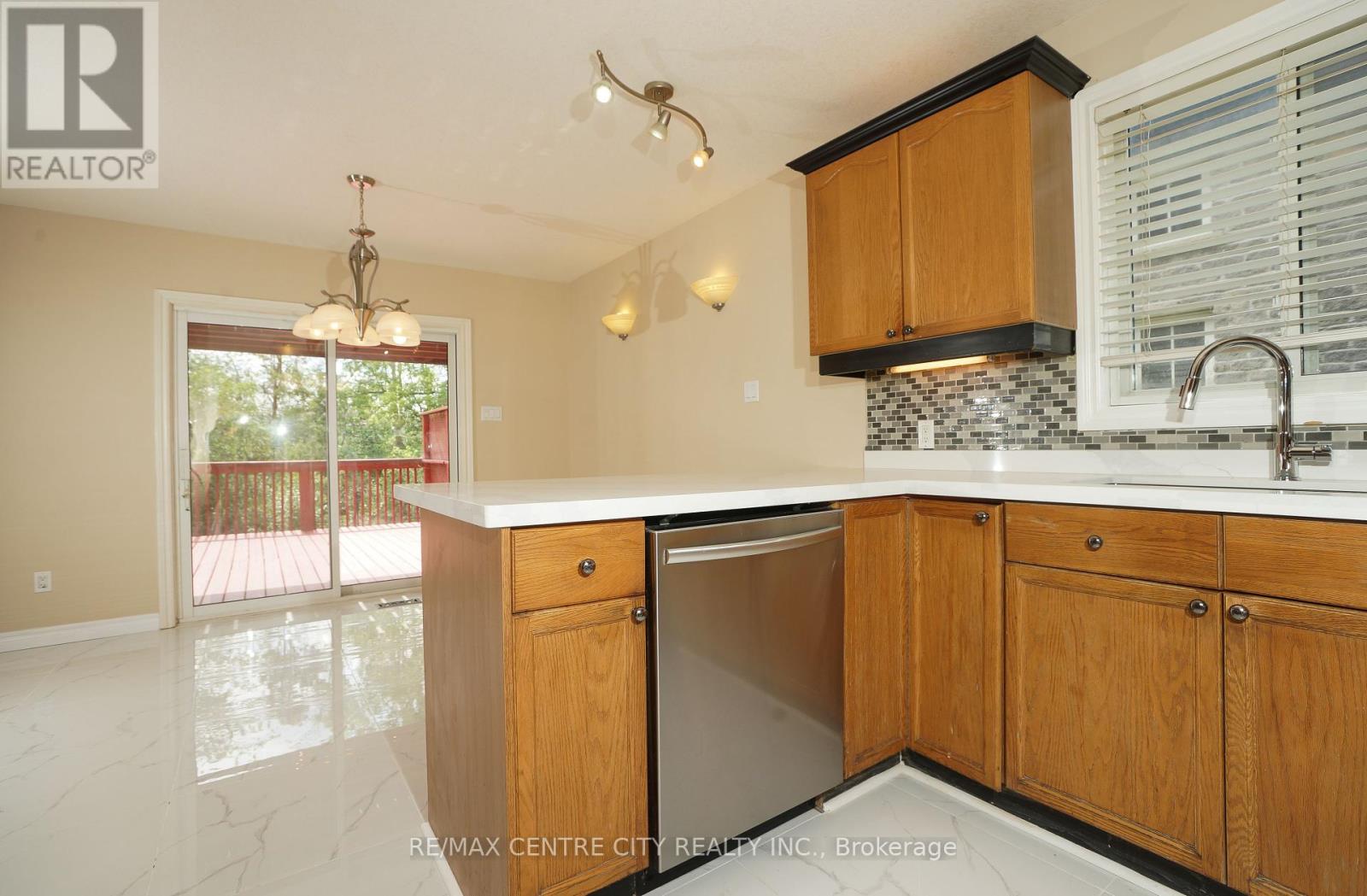 742 Marigold Street Sw, London North, Ontario  N5X 4J3 - Photo 7 - X12418703