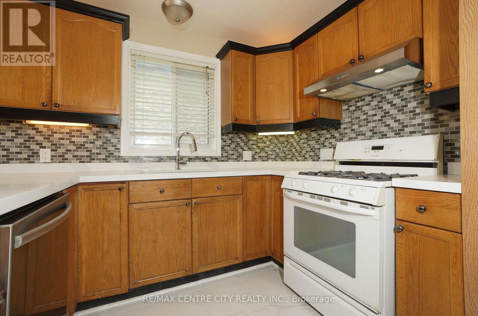 742 Marigold Street Sw, London North, Ontario  N5X 4J3 - Photo 8 - X12418703