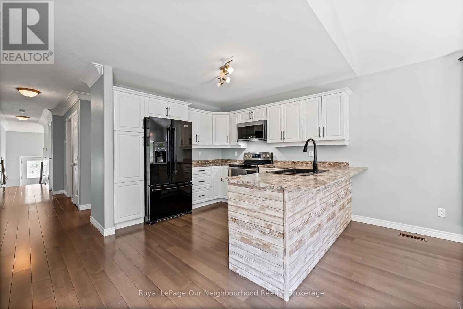 444 Florence Drive, Peterborough North, Ontario  K9J 0J1 - Photo 8 - X12418673