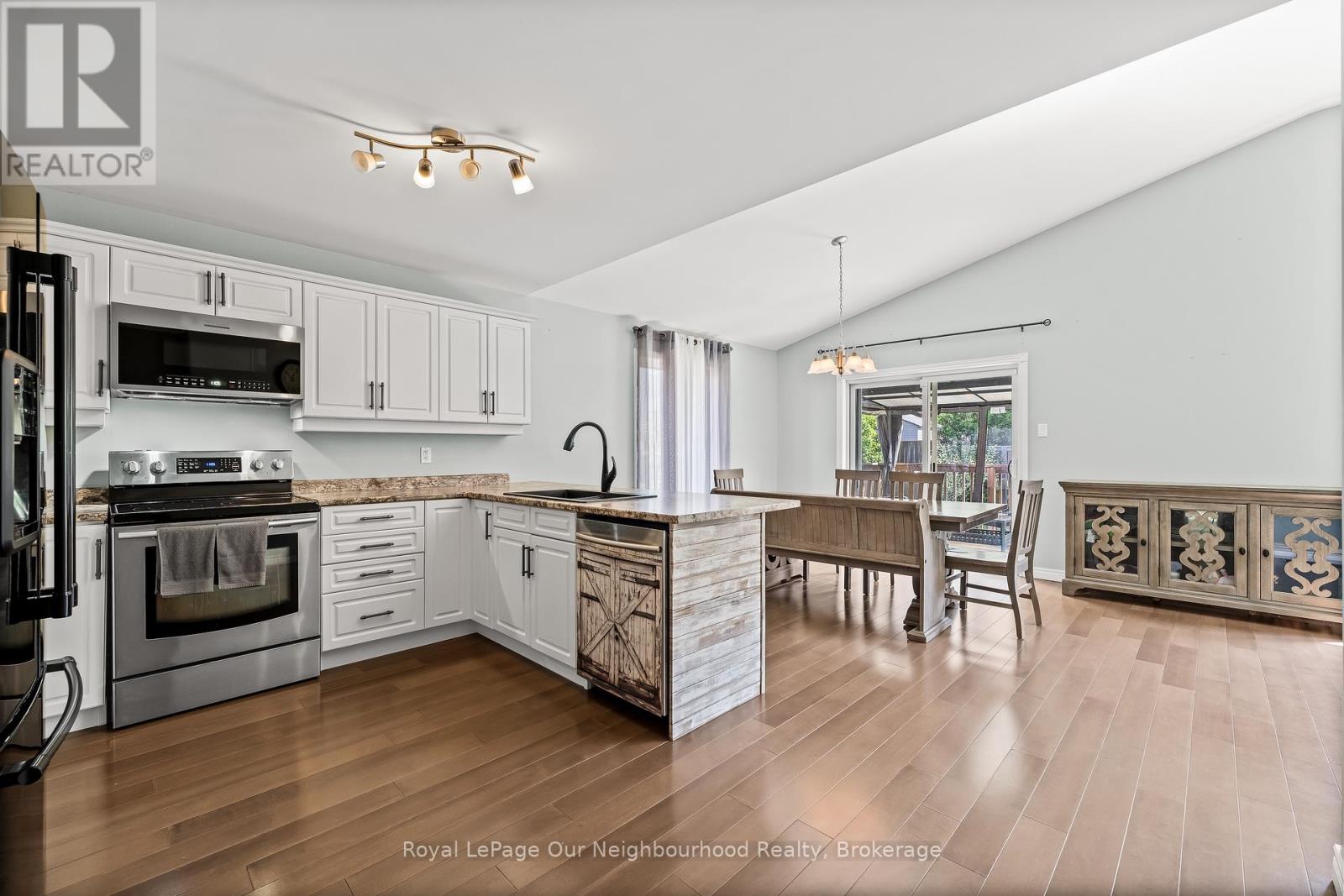 444 Florence Drive, Peterborough North, Ontario  K9J 0J1 - Photo 9 - X12418673