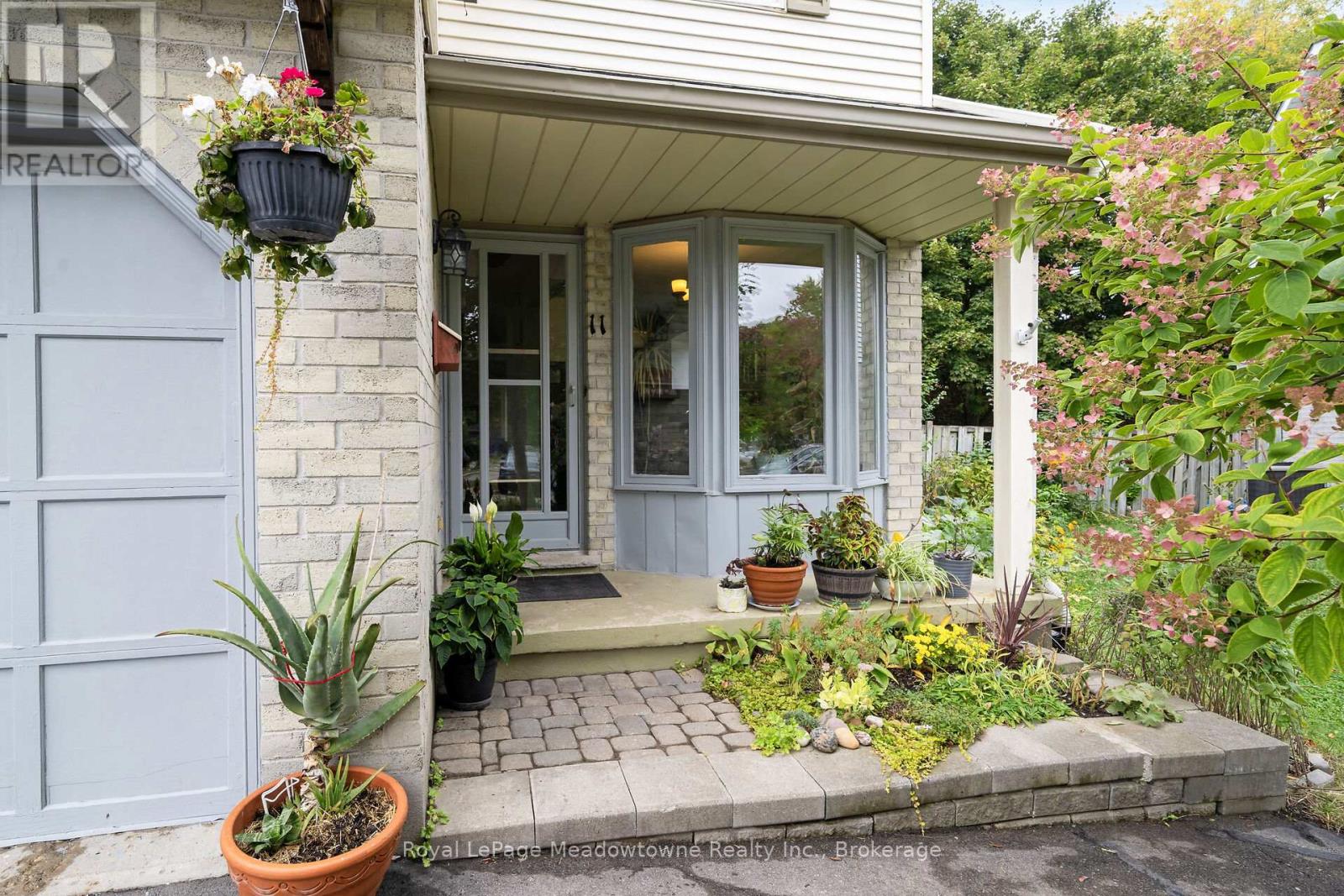 11 Valeriote Place, Guelph, Ontario  N1G 3X1 - Photo 2 - X12418666