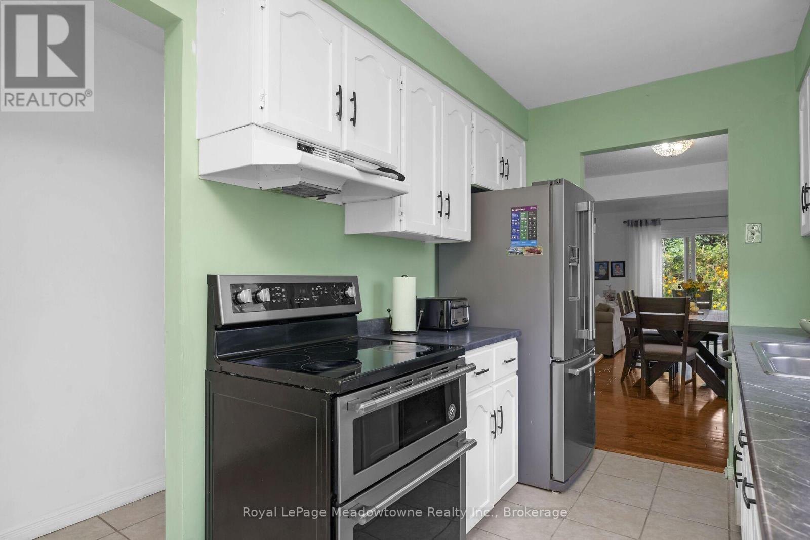 11 Valeriote Place, Guelph, Ontario  N1G 3X1 - Photo 4 - X12418666