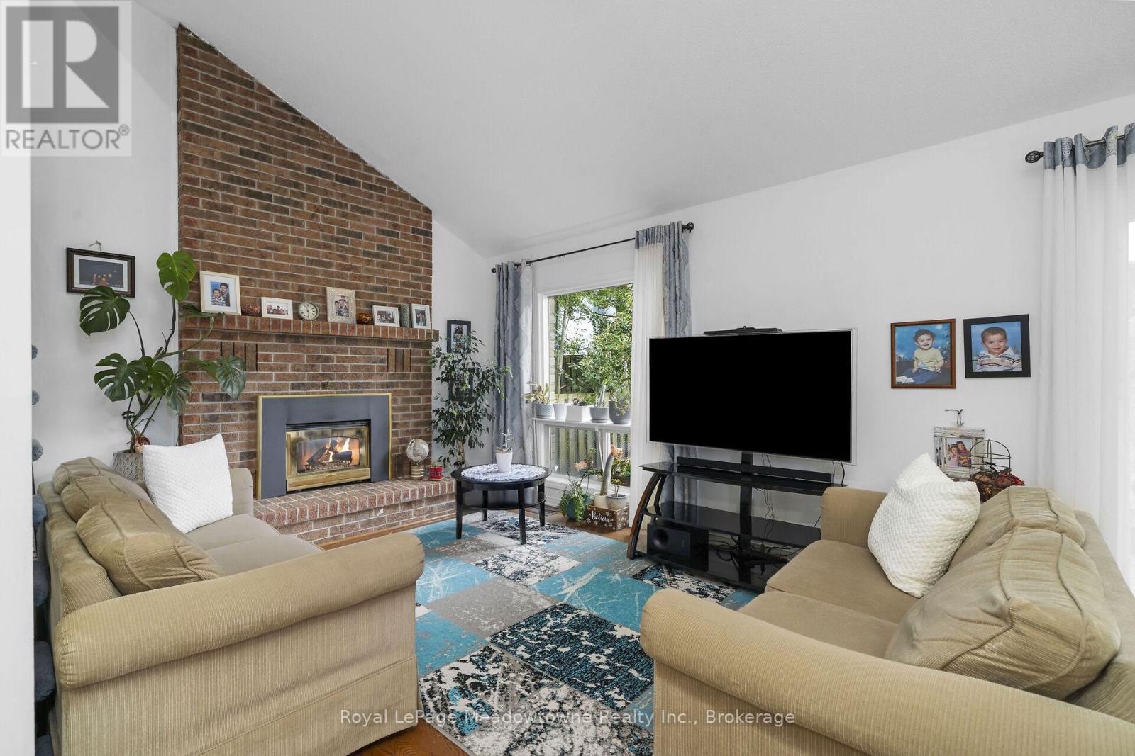 11 Valeriote Place, Guelph, Ontario  N1G 3X1 - Photo 6 - X12418666