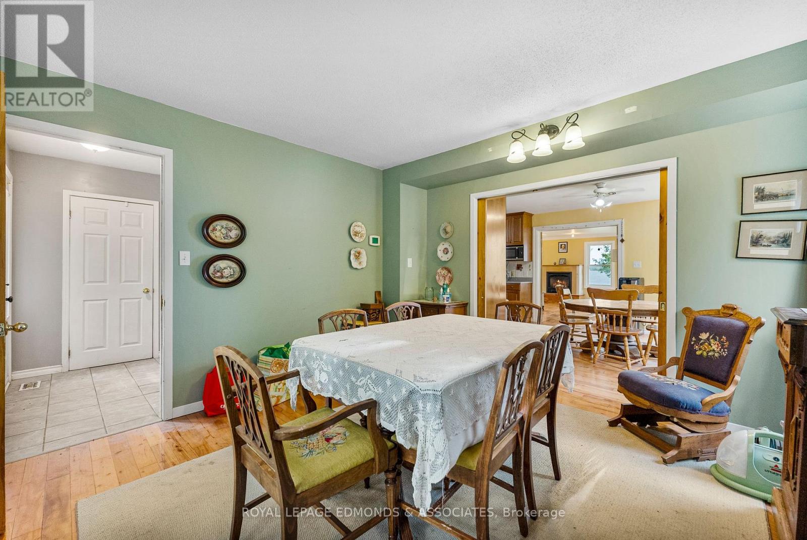 1095 Mountainview Drive, Laurentian Valley, Ontario  K8A 8E3 - Photo 18 - X12418688